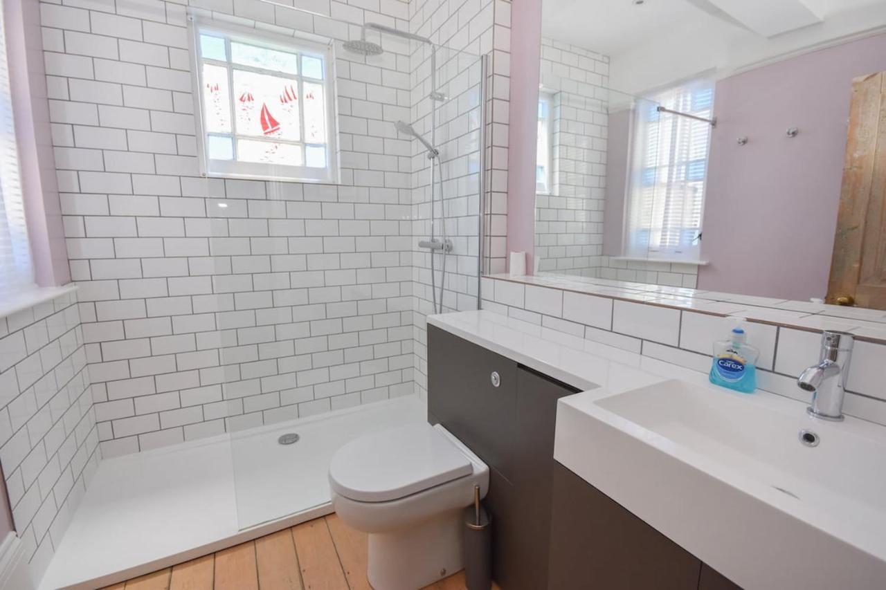 Arden Villa, Sleeps 8, Moments From The Golden Sandy Beach Of Ryde Ryde  Eksteriør bilde