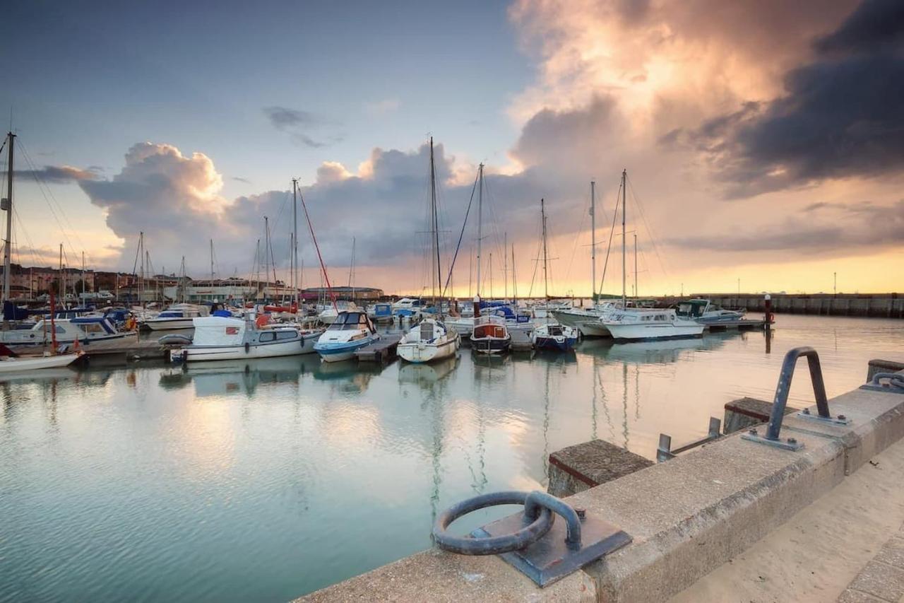 Arden Villa, Sleeps 8, Moments From The Golden Sandy Beach Of Ryde Ryde  Eksteriør bilde