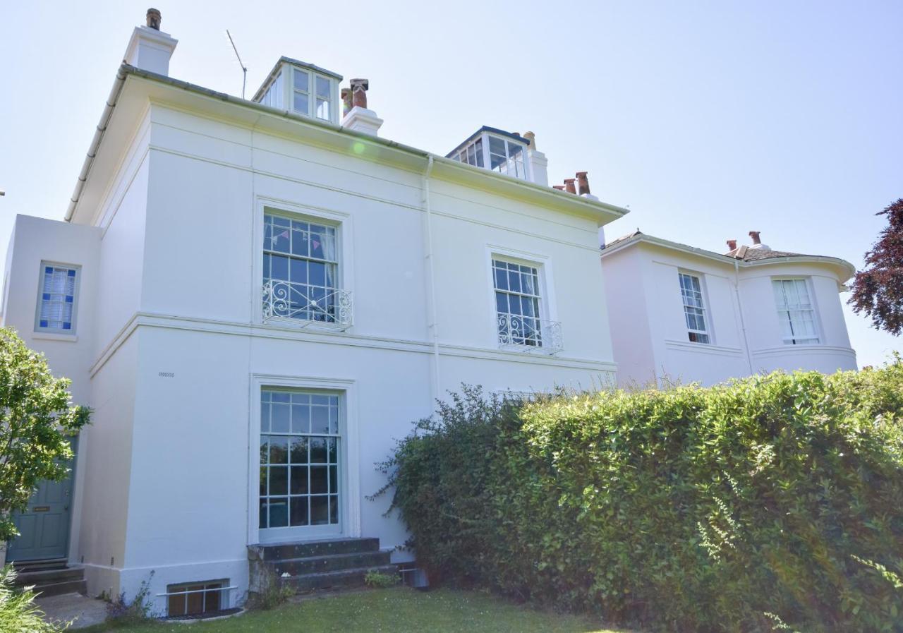 Arden Villa, Sleeps 8, Moments From The Golden Sandy Beach Of Ryde Ryde  Eksteriør bilde